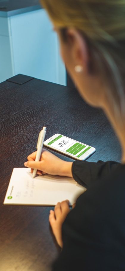 键盘检测 App 历史报告页面截图，按时间排列的检测记录列表，每条含设备名与异常键位